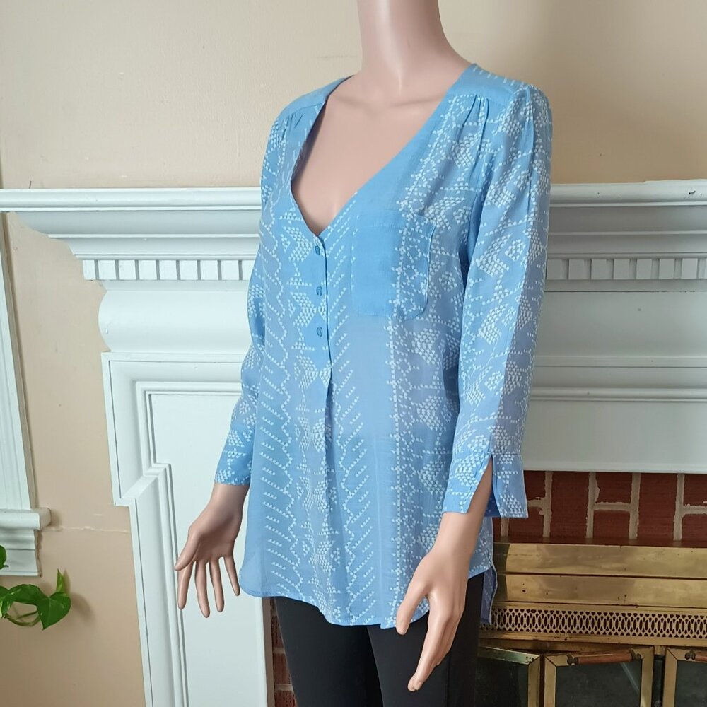 Fred David V-Neck Pleated Top S Light Periwinkle Blue High Low 3/4 Sleeve Blouse